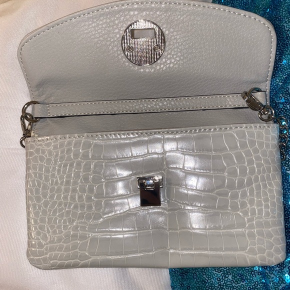 Anne Klein clutch bag with silver chain new with no tag. - Picture 5 of 12